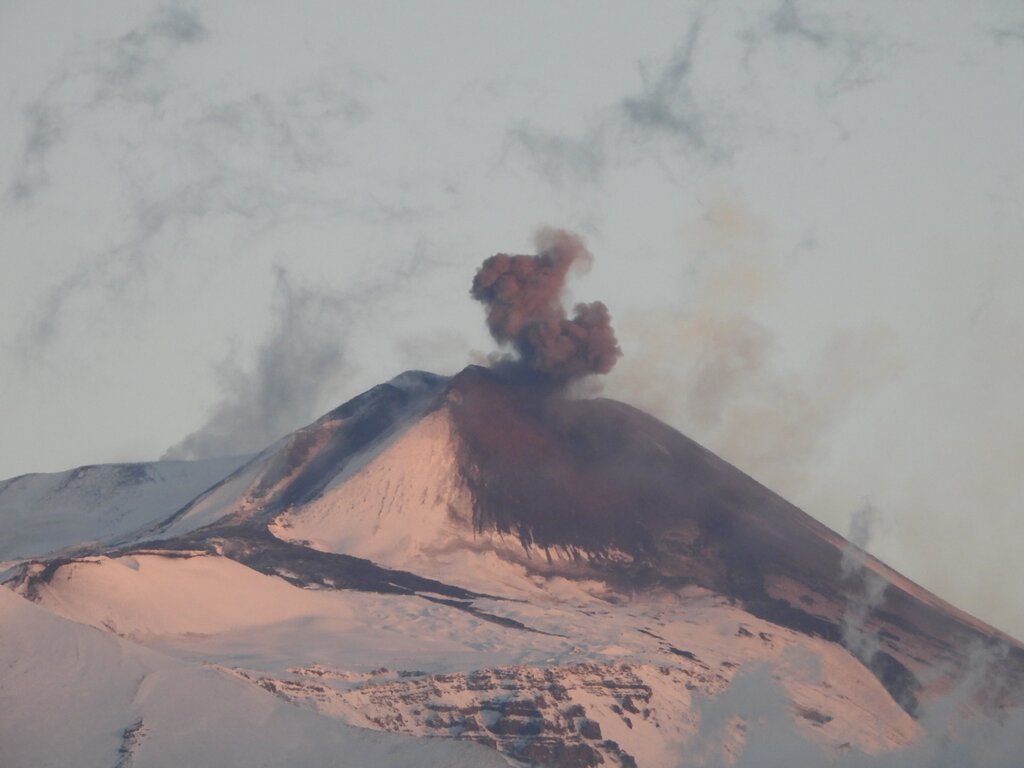 Ash emissions from Etna's SE Crater (image:  Boris Behncke)