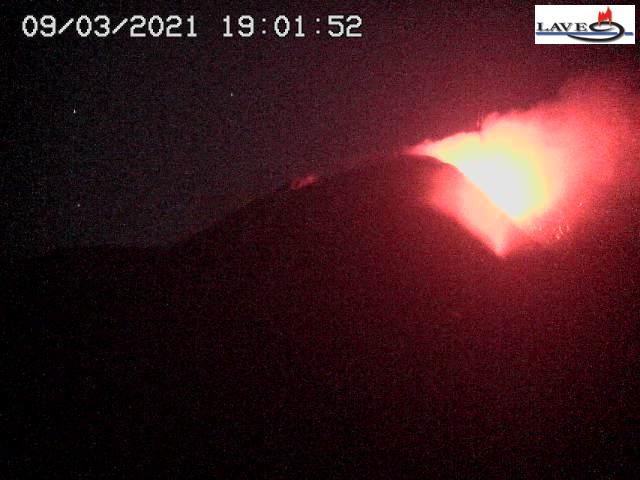 Strombolian activity at the New SE crater this evening (image: LAVE webcam on Schiena dell'Asino)