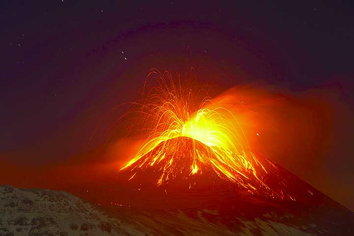 Large explosion lava bubble at Etna's New SE crater this evening