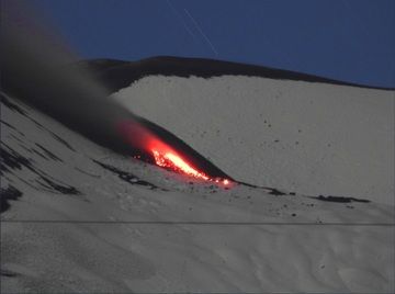 New lava flow at Etna volcano this evening (image: INGVvulcani/twitter)