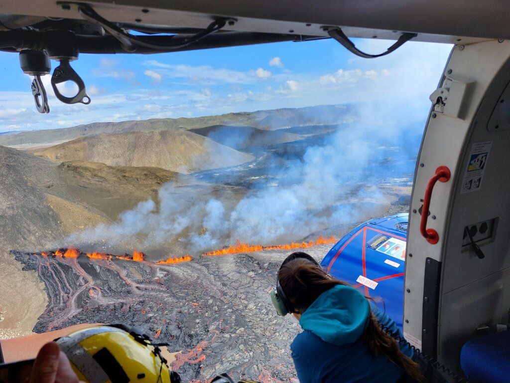 Halldór Björnsson from the IMO flies over the current eruption site (image: IMO)
