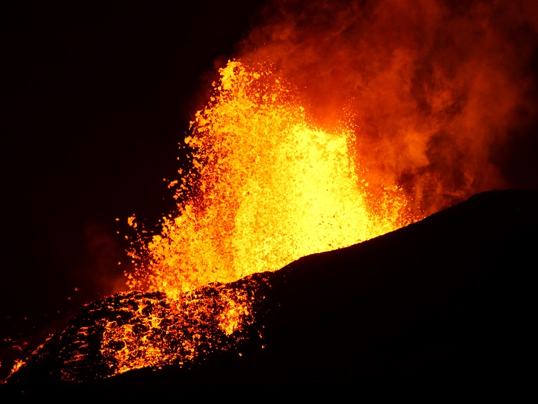 Around 3:00 a.m. HST  on June 8, lava fountains erupting from fissure 8 on Kīlauea Volcano's Lower East Rift Zone were reaching heights of 55-65 meters (180–220 feet). (HVO/USGS)