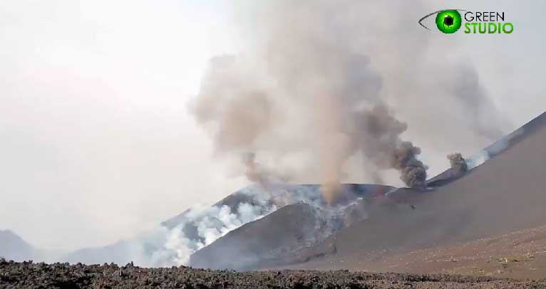 View of the eruptive fissure as of 25 Nov (MuzikaTV)