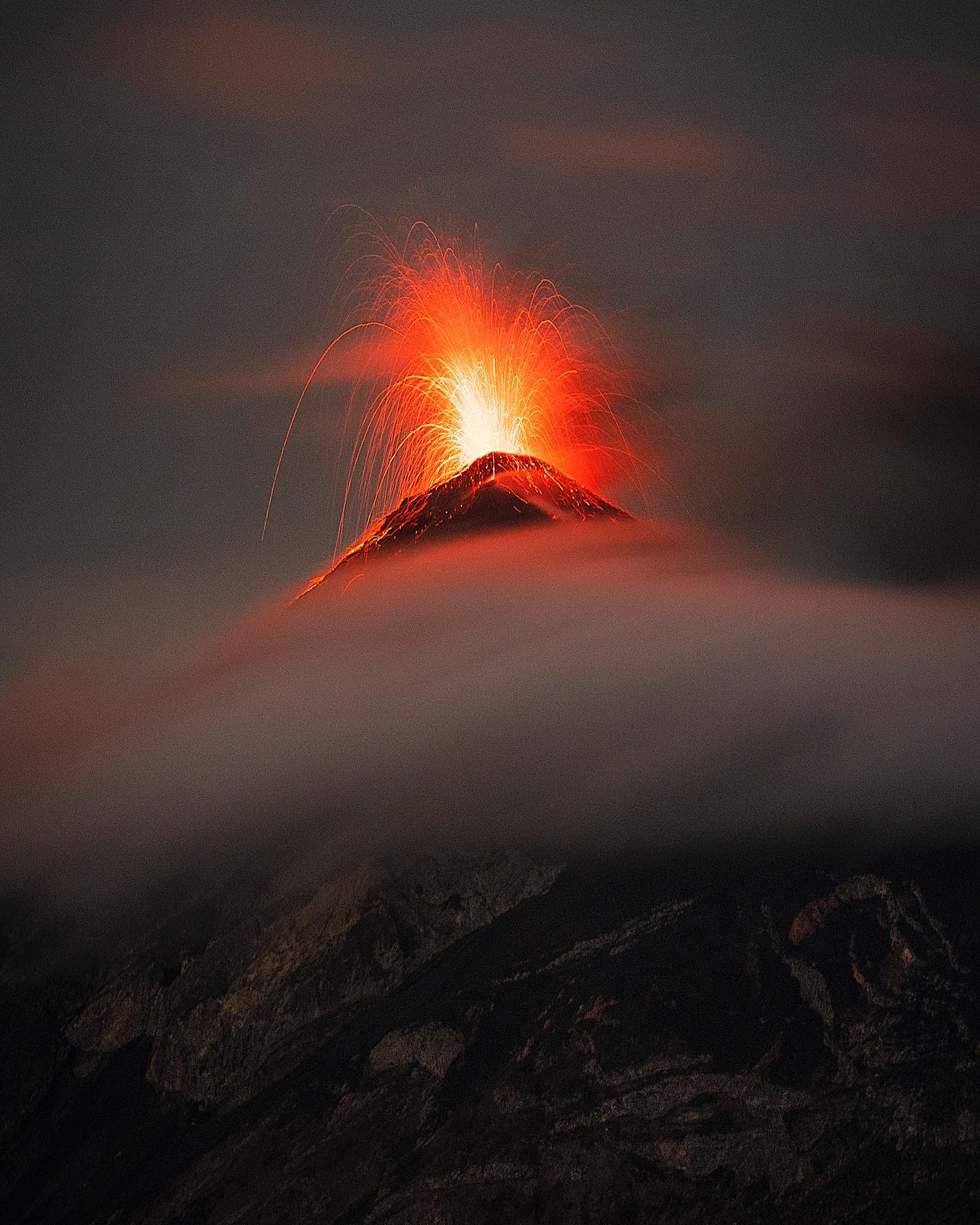 Fuego Volcano Volcanic Ash Advisory OCNL VA EMS OBS IN STLT to 15000