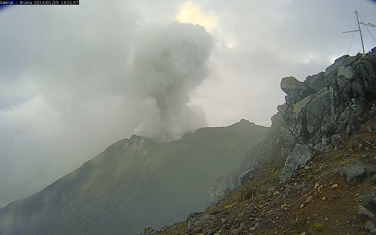 Ash emission from Galeras volcano on 29 Jan 2014 (INGEOMINAS)