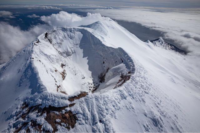 The summit crater at Gareloi volcano (image: AVO)