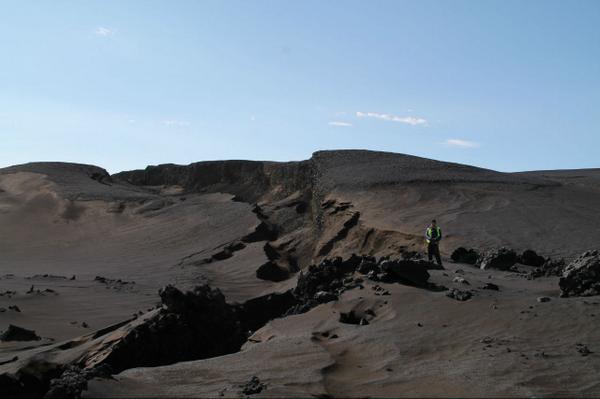 The newly formed graben (image: Univ. of Iceland/Thor Thordarson / twitter)