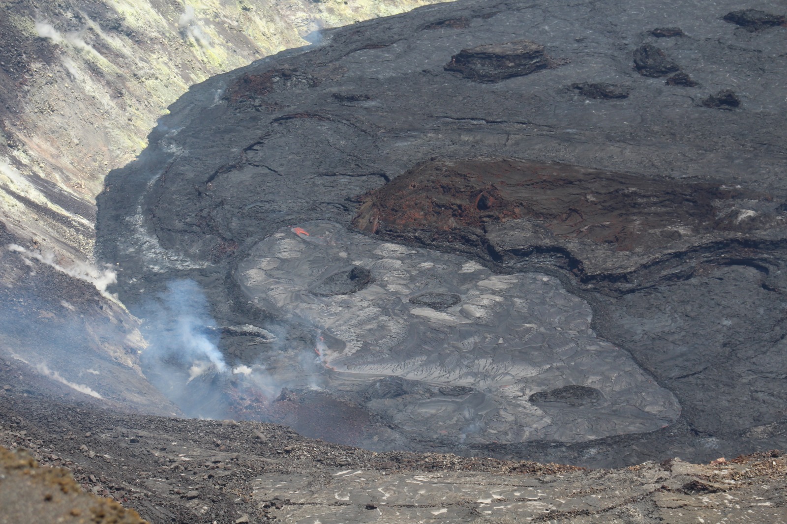The active lava lake and western vent, taken from the west rim of Halema‘uma‘u crater at Kīlauea summit (Image: USGS-HVO)