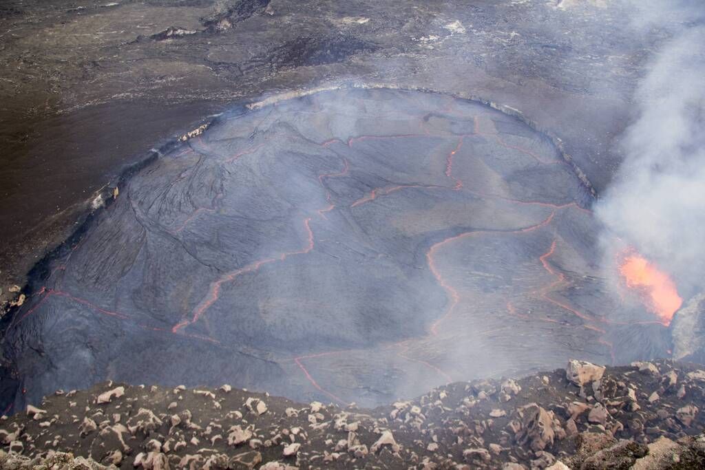 lava lake in the Overlook crater on 26 April morning, when it reached to within 3 m (10 ft) of the floor of Halemaʻumaʻu. This is the highest the lava lake has reached during the current summit eruption. (HVO)