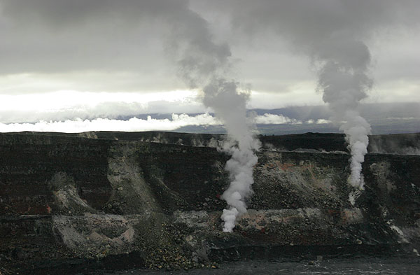 Steaming vents in Halema'uma'u's crater
