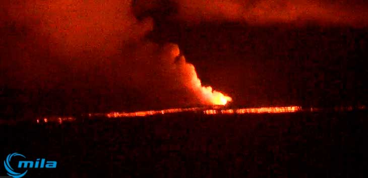 Webcam image of eruptive activity at the Holuhraun fissure this evening