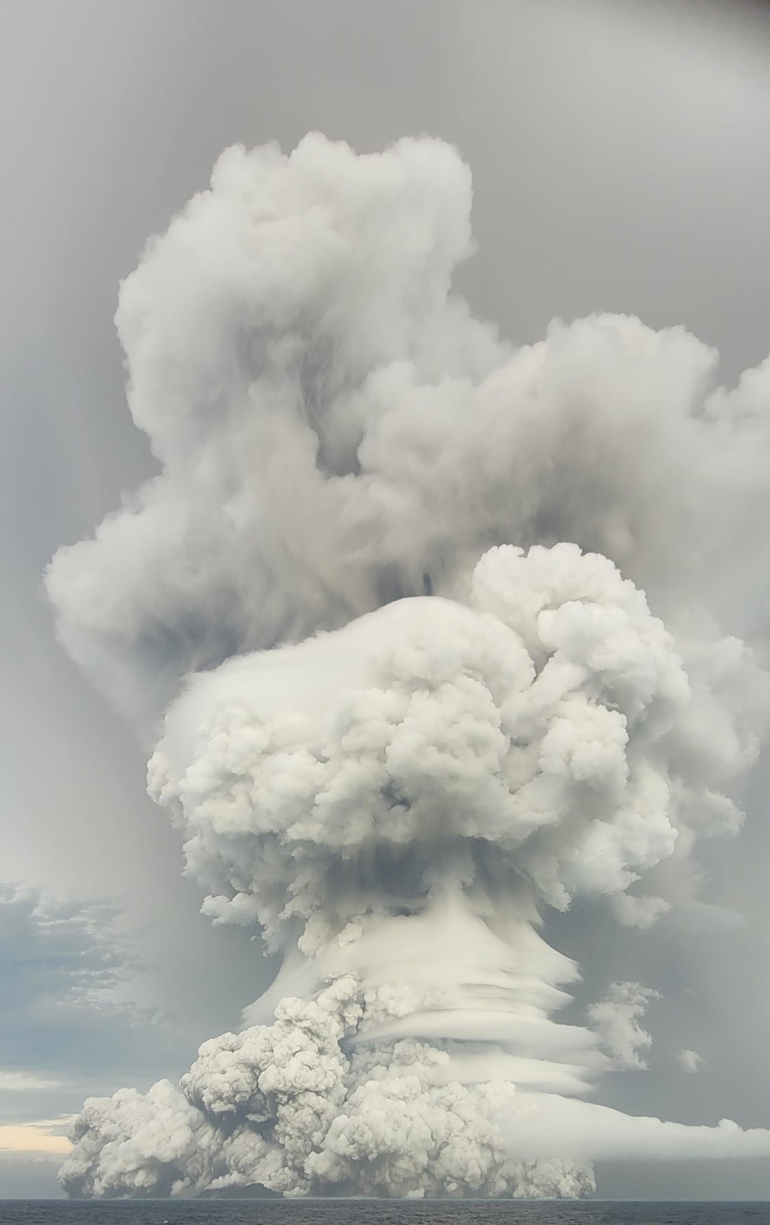 Vigorous eruption from Hunga Tonga-Hunga Ha'apai volcano yesterday (image: Tonga Geological Services/facebook)