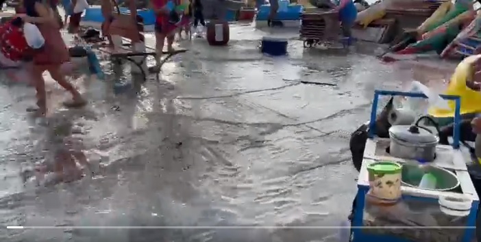 Video screenshot from tsunami affect in Peru (image: @BNONews/twitter)