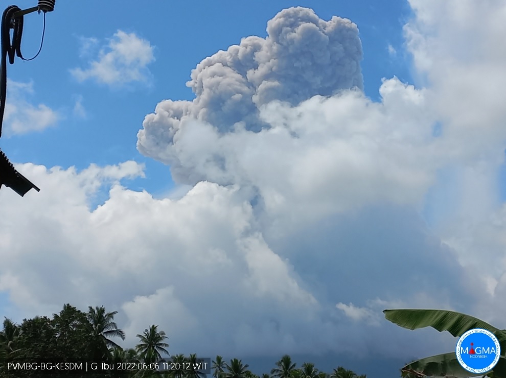 Today's eruption generated ash up to 5,3 km height (image: PVMBG)