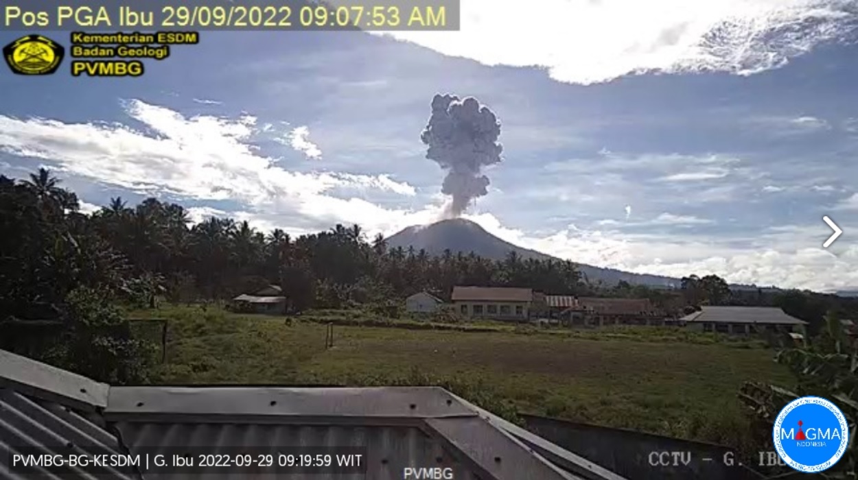 Today's eruption at Ibu volcano (image: PVMBG)