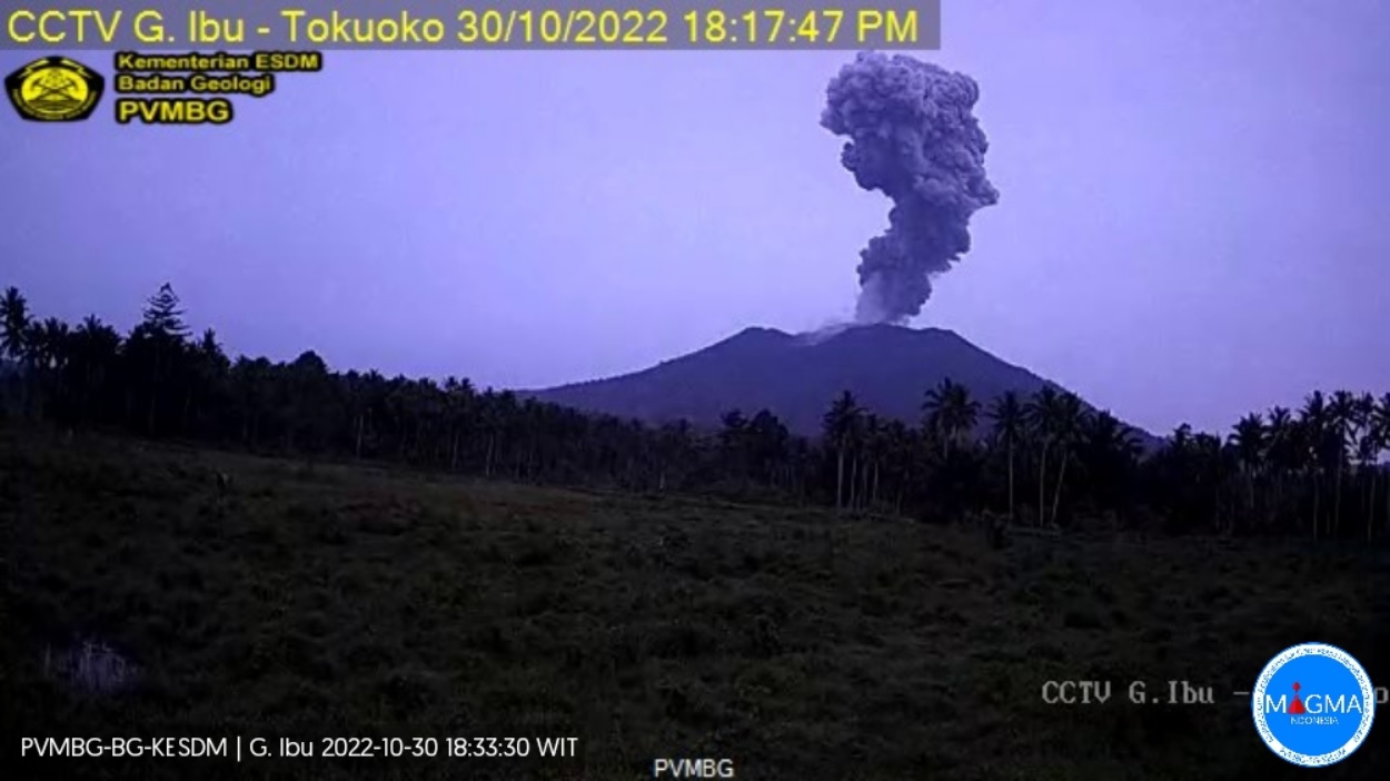 Eruption at Ibu volcano yesterday (image: PVMBG)