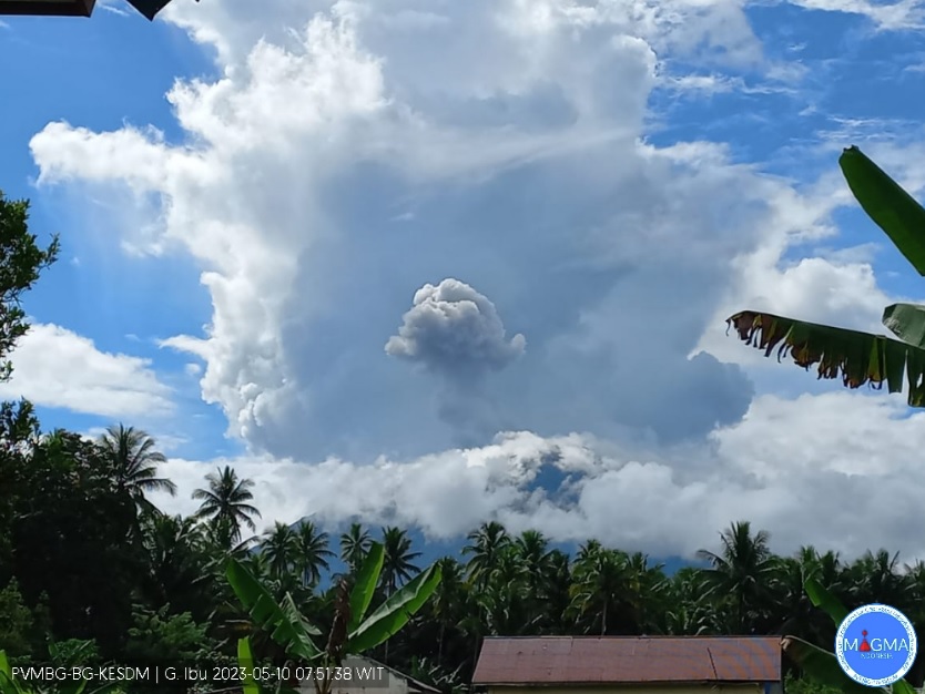 Eruption at Ibu volcano this morning (image: PVMBG)