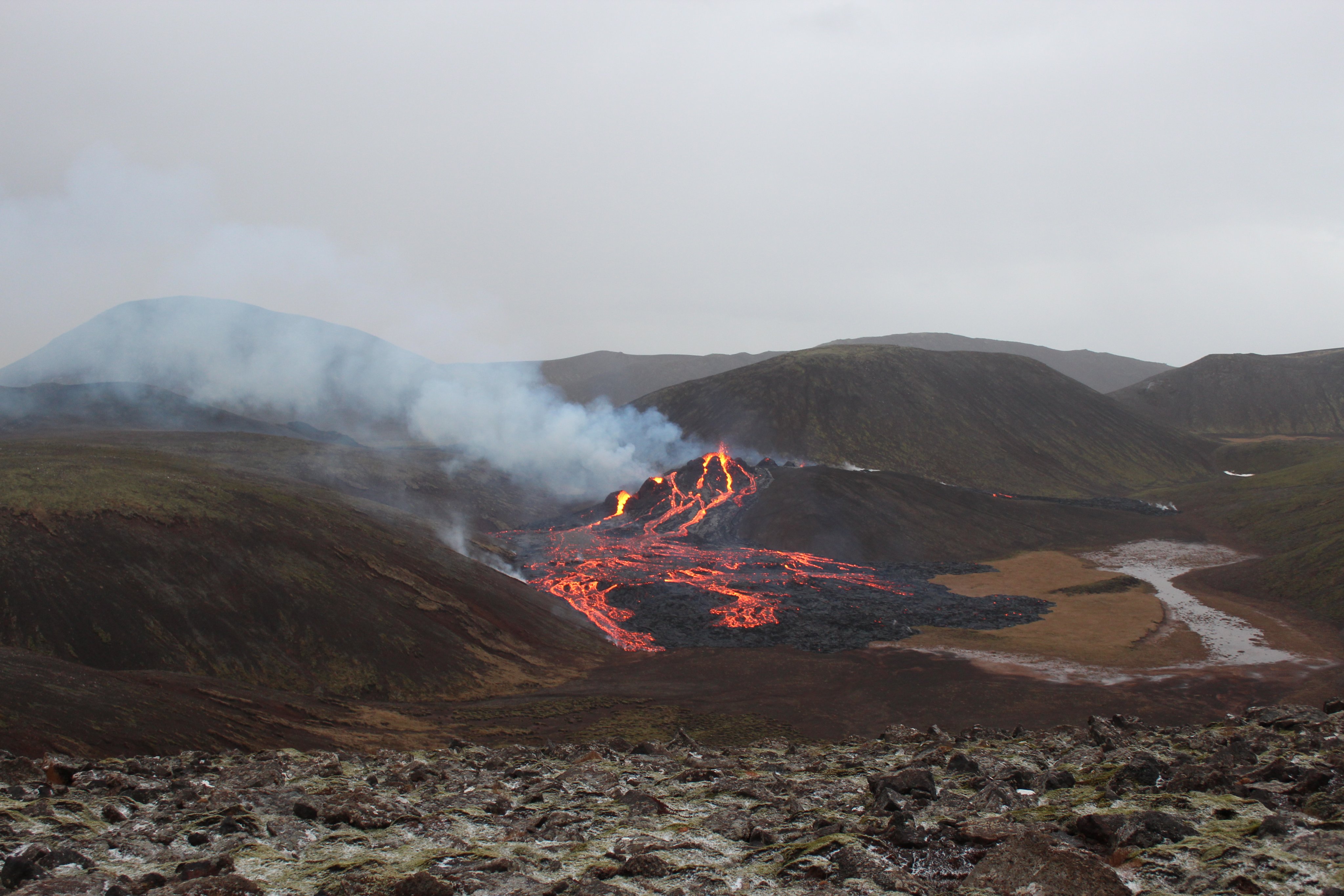  Eruption  on Iceland  s Reykjanes Peninsula follows over 