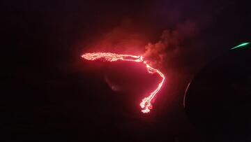 First view of the new eruption in Iceland (image: Coast Guard helicopter, via IMO / twitter).