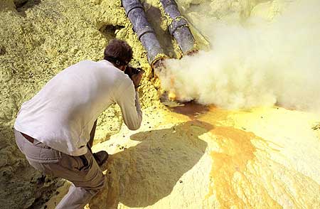 Rich photographing sulphur steam (Ijen volcano)