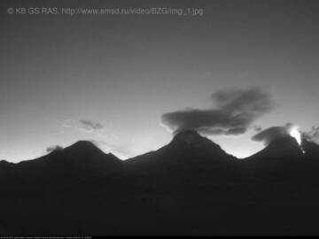 Trio of volcanoes (from l to r: Bezymianny, Kamen and erupting Klyuchevskoy) today (RAS webcam)