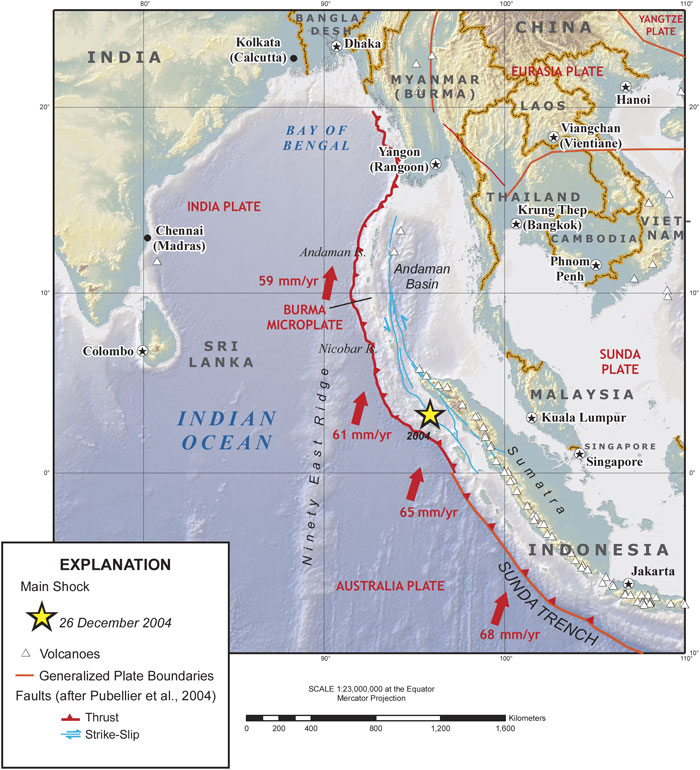 Carte tectonique simplifiée de l'Océan Indien et de Sumatra, avec les mouvements de la plaque tectonique, la fosse de la Sonde, la localisation du grand séisme de 2004, et les volcans de Sumatra. (USGS)