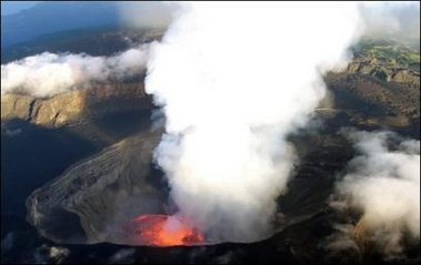 AFP press photo of Kartala volcano on 30 May, 2006
