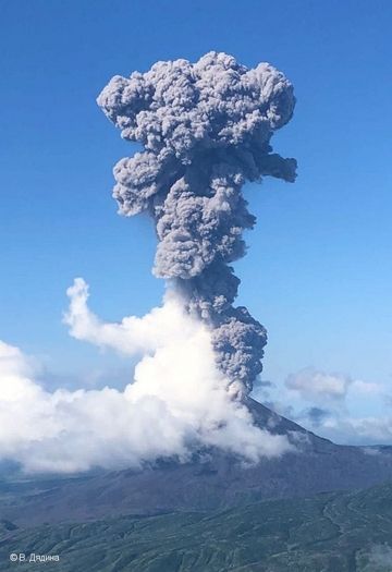 Explosion from Karymsky volcano yesterday (image: KVERT)