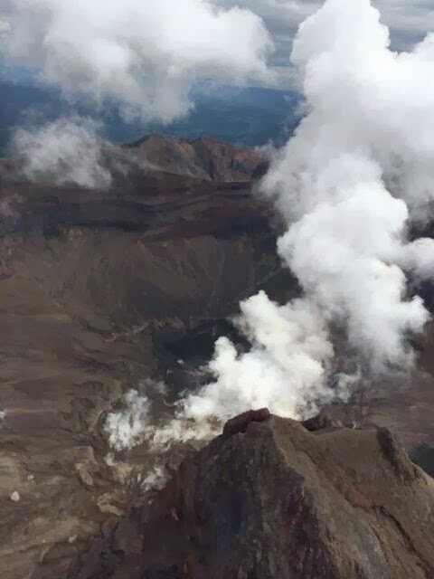 The crater of Kelut volcano on 23 Feb 2014 (photo: https://twitter.com/RocknRoll_18270)