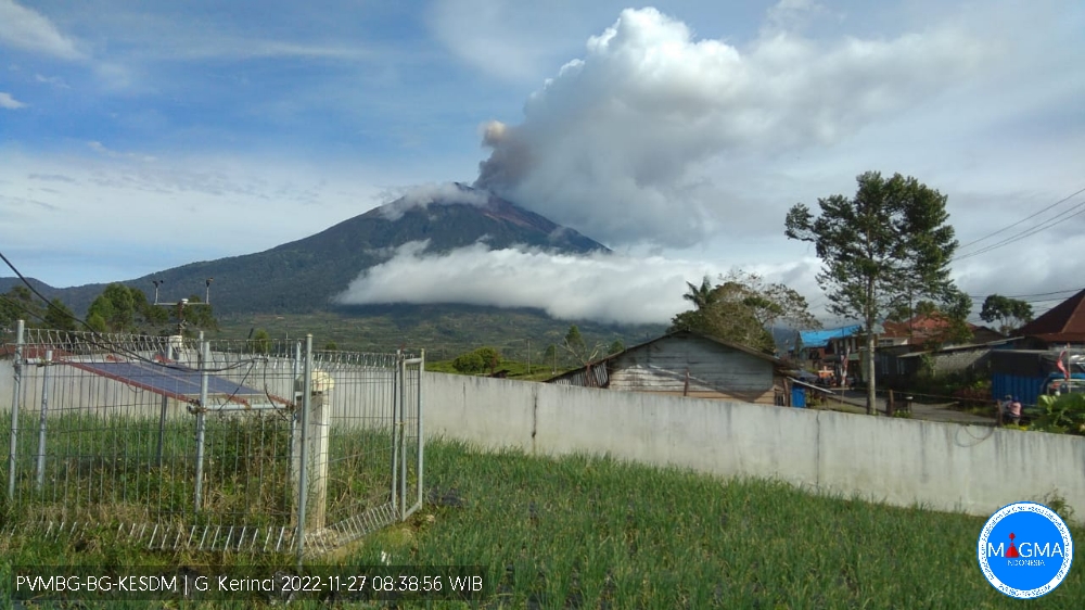 Eruption at Kerinci volcano this morning (image: PVMBG)