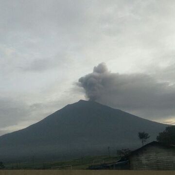Ash plume from Kerinci volcano this morning (PVMBG)