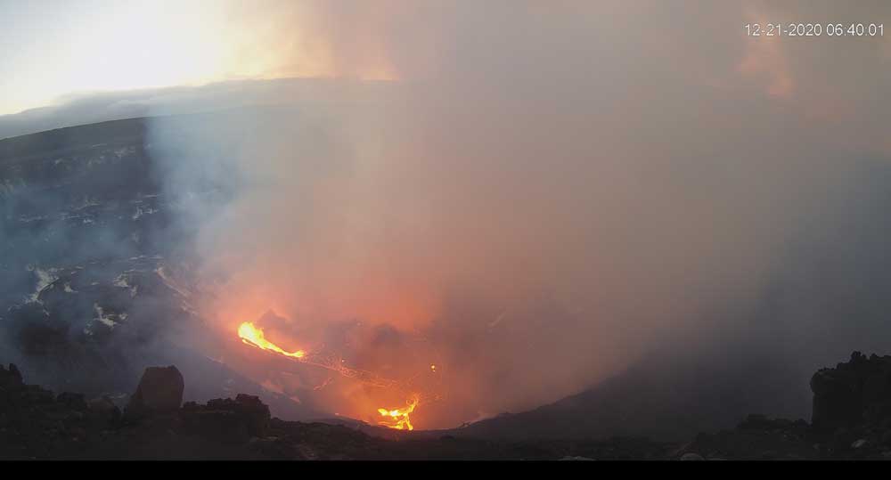 View of the eruptive site in the morning from the western rim of the Halema'uma'u collapse crater (image: HVO webcam)