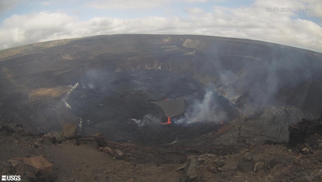 Renewed active lava flow from the western fissure vent this afternoon (image: HVO)