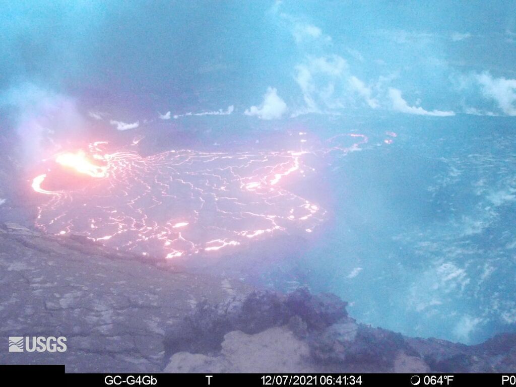 Lava returned to the lava lake (image: HVO)