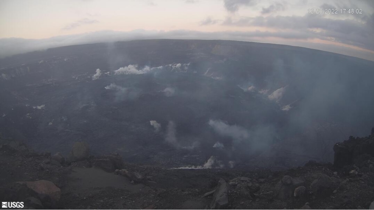 Solidifying lava within Halemaʻumaʻu lava lake yesterday (image: HVO)