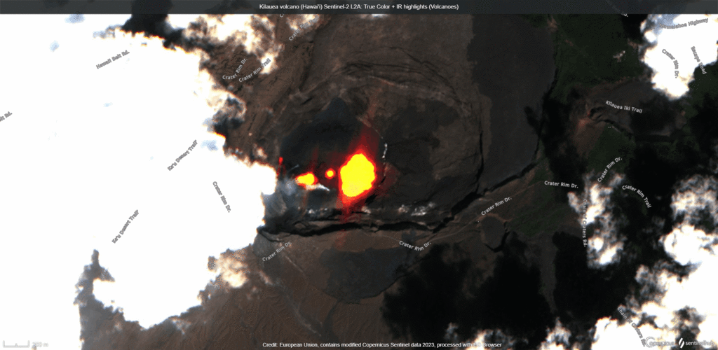 Before and after true color composite image of the eastern lava lake within the Halemaʻumaʻu crater (image: Sentinel-2)