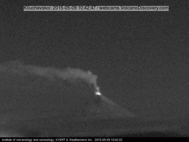 Glow and ash plume from Klyuchevskoy volcano 9 May 2015 (KVERT webcam)