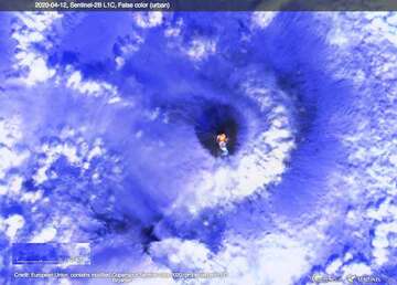 Thermal image of the volcano seen by infrared satellite sensors (image: Sentinel Hub)
