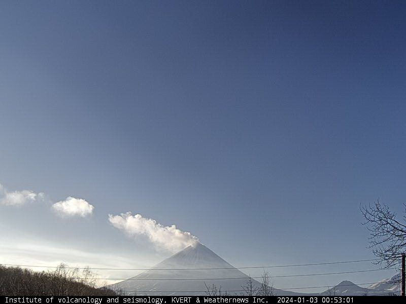 Passive emissions of steam and water vapor from Klyuchevskoy volcano today (image: KVERT)