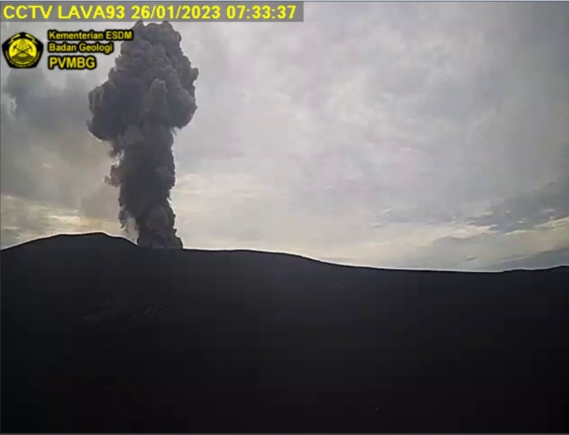 Vulcanian-type explosion at Krakatau volcano early this morning (image: PVMBG)