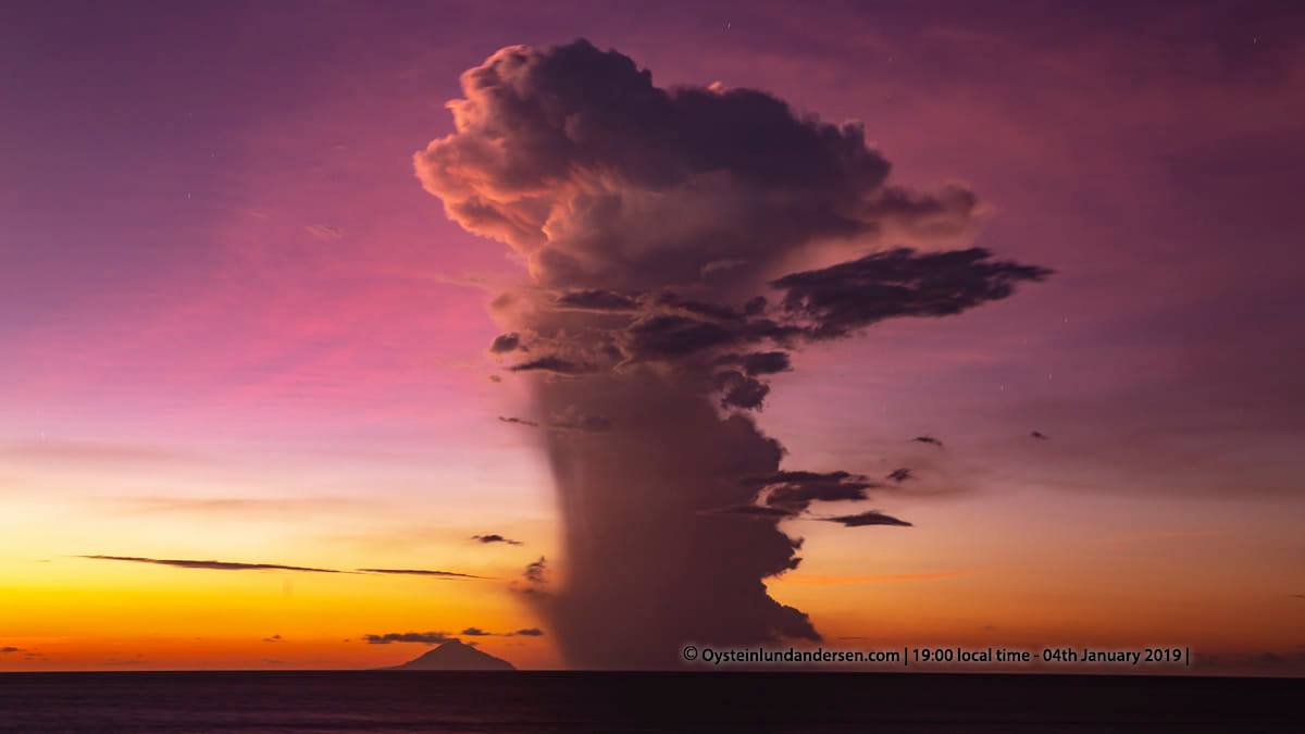 Large eruption column rising from Anak Krakatau volcano yesterday evening (image: Øystein Lund Andersen)