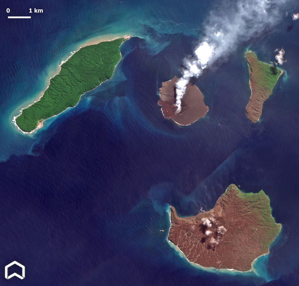 Cloud-free satellite image of Sunda Strait with erupting Krakatau on 14 May (image: ADAM Platform)