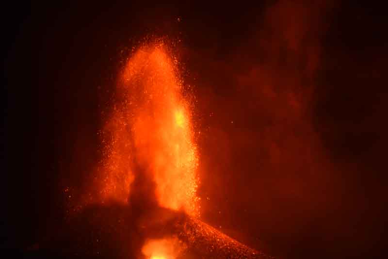 Lava fountain from La Palma volcano on 24 Sep evening