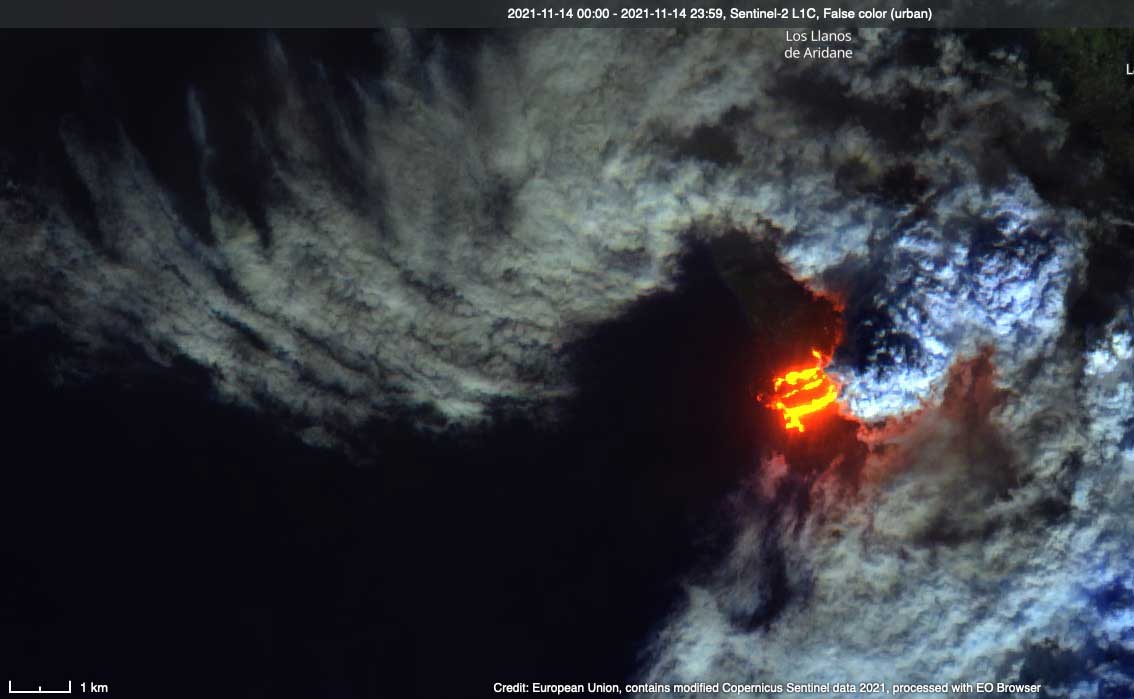 Satellite infrared image of the western part of La Palma showing the hot lava field and the eruption plume (image: Sentinal Hub)