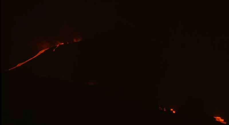 Lava flows from the cone at La Palma this morning (image: live stream)