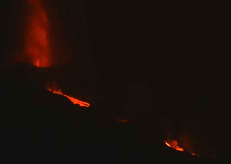 Activity at the vent of La Palma's eruption this morning (image: Canarias TV live webcam)