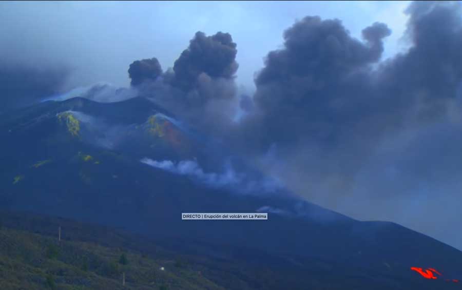 The active vents seen this evening producing mild ash emissions (image: Canarias TV live stream)