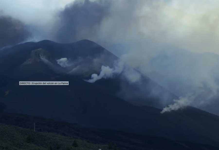 Situation at the vent of La Palma this afternoon (image: Canarias TV live stream)