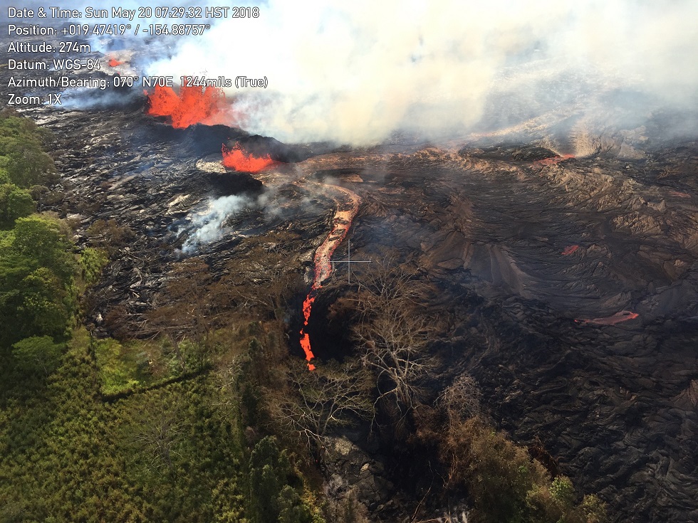 The crack in which lava from fissure 20 is flowing is "robbing" the easternmost channel of lava and the eastern ocean entry of lava. The latter is therefore now less vigorous than the western entry of lava into the ocean. (HVO/USGS)