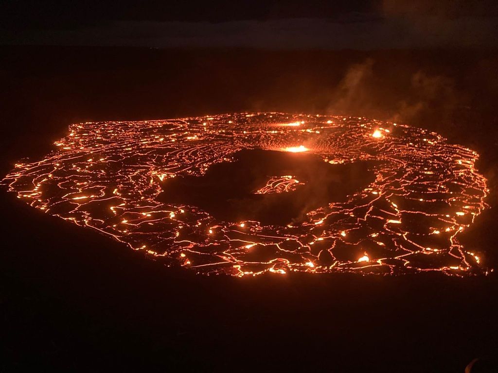 Lava flow field within Halema‘uma‘u crater in the late evening yesterday (image: HVO)